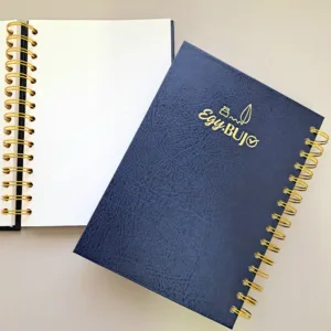 نوت بوك A5 منقط سلك مزدوج هارد كوفر كحلي 15×21 سم مع جيب داخلي، 120 ورقة كريمي 110جم من Egy Bujo للبوليت جورنال