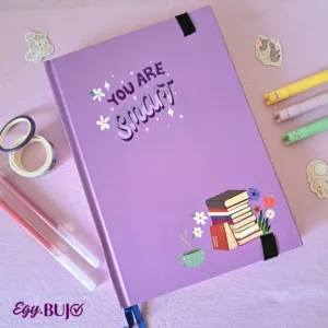 نوت بوك B5 منقط هارد كوفر موف 17×24 سم مع تقفيل 180°، 2 فاصل ستان، جيب داخلي كبير، زوايا دائرية، أستك خارجي، 120 ورقة كريمي 110جم من Egy Bujo